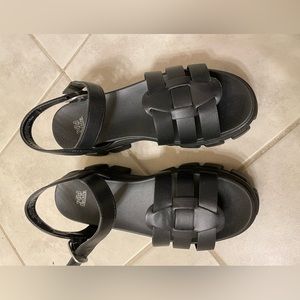 Chunky strap sandals black leather wild fable 7.5 women’s shoes